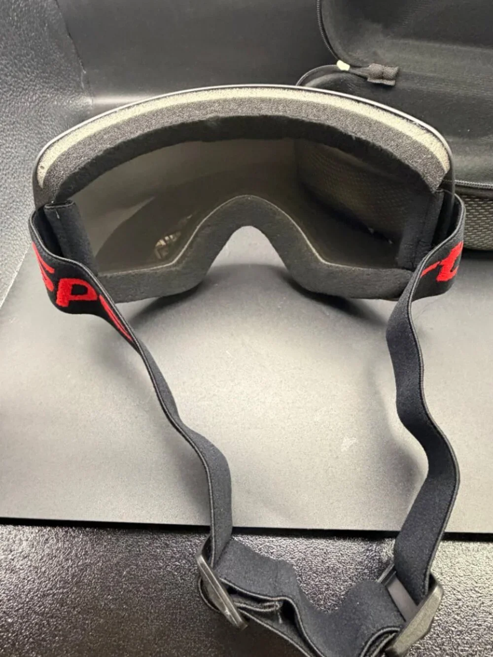 Black Mirrored Ski Snowboard Goggles Adjustable Sport Strap With Case